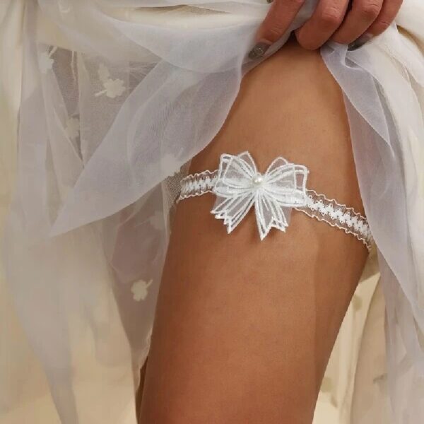 bridal-wedding-garter-with-a-bow